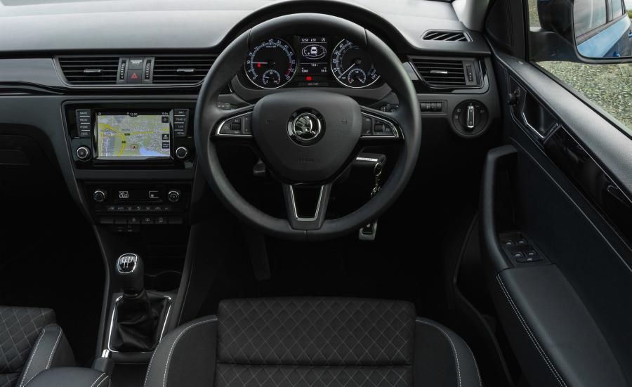 Панель приборов Skoda Rapid Spaceback 2017 года  (UK) (фото 6 из 11)